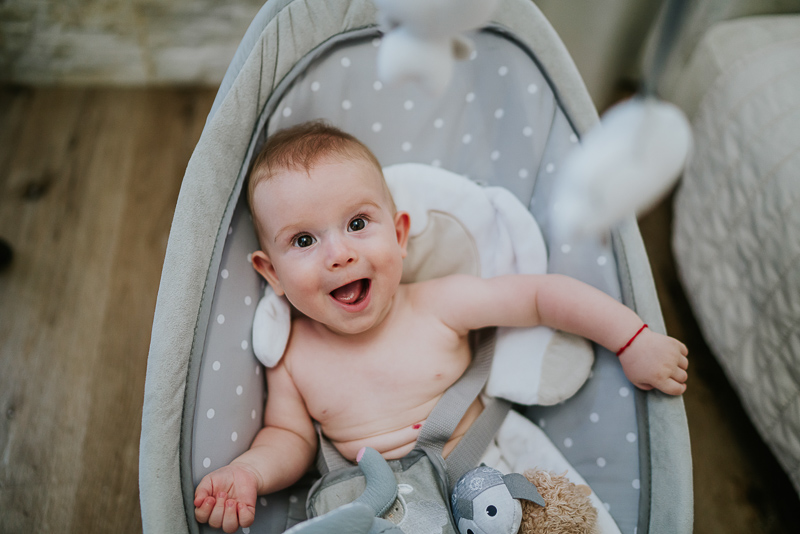 Bambino Culla bambino Bambino che sorride battesimo